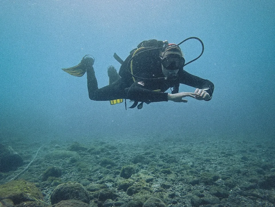 Scuba diver hovering in perfect trim above a volcanic reef during the SSI Perfect Buoyancy course at Barbarian Diving Tenerife
