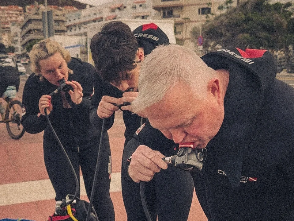 SSI Deep Diver students reviewing dive planning, gas management, and nitrogen narcosis awareness before their first deep dive with Barbarian Diving, Tenerife