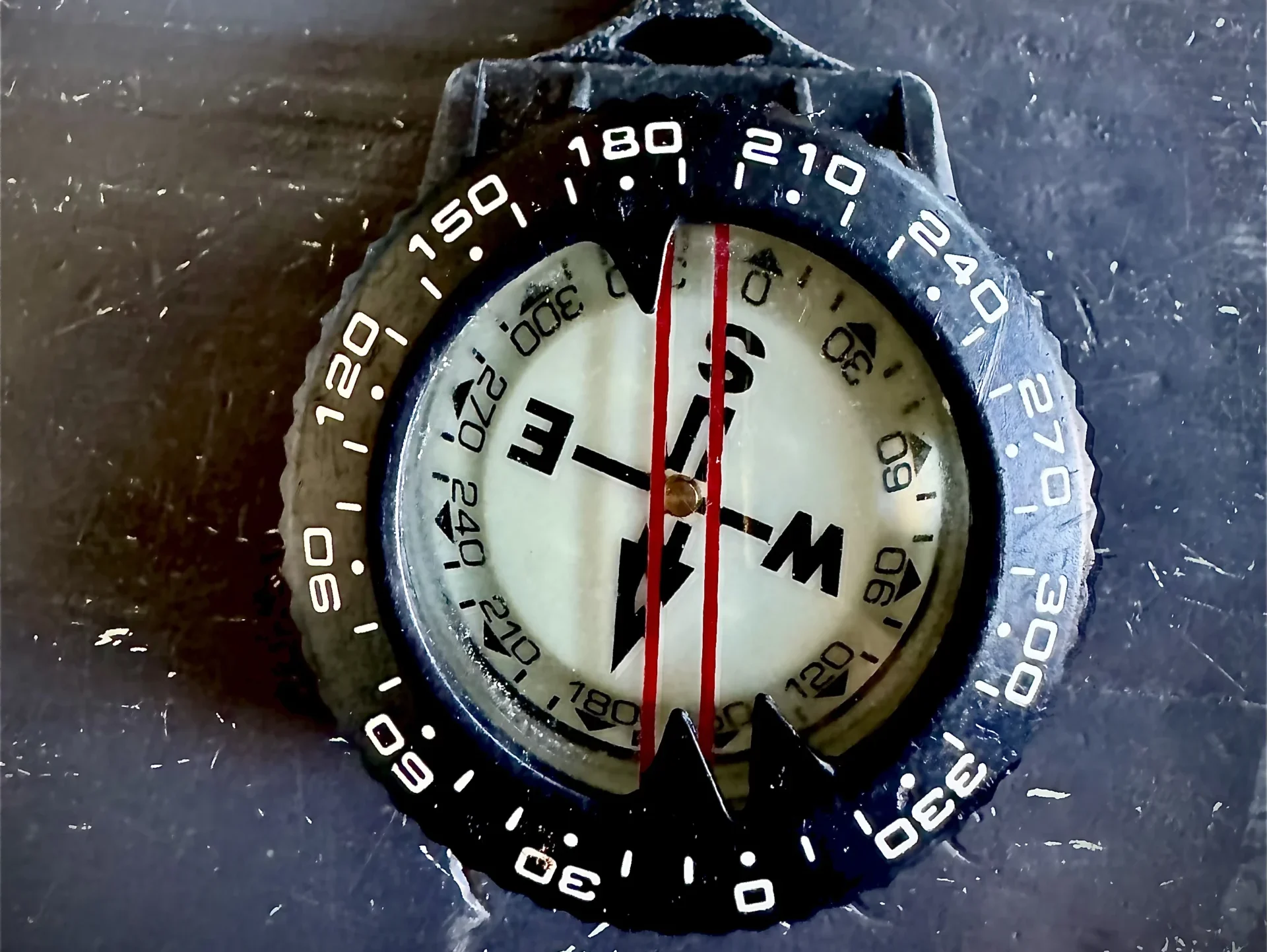 SSI Navigation specialty course compass detail, used by Barbarian Diving instructors in Tenerife for underwater navigation training